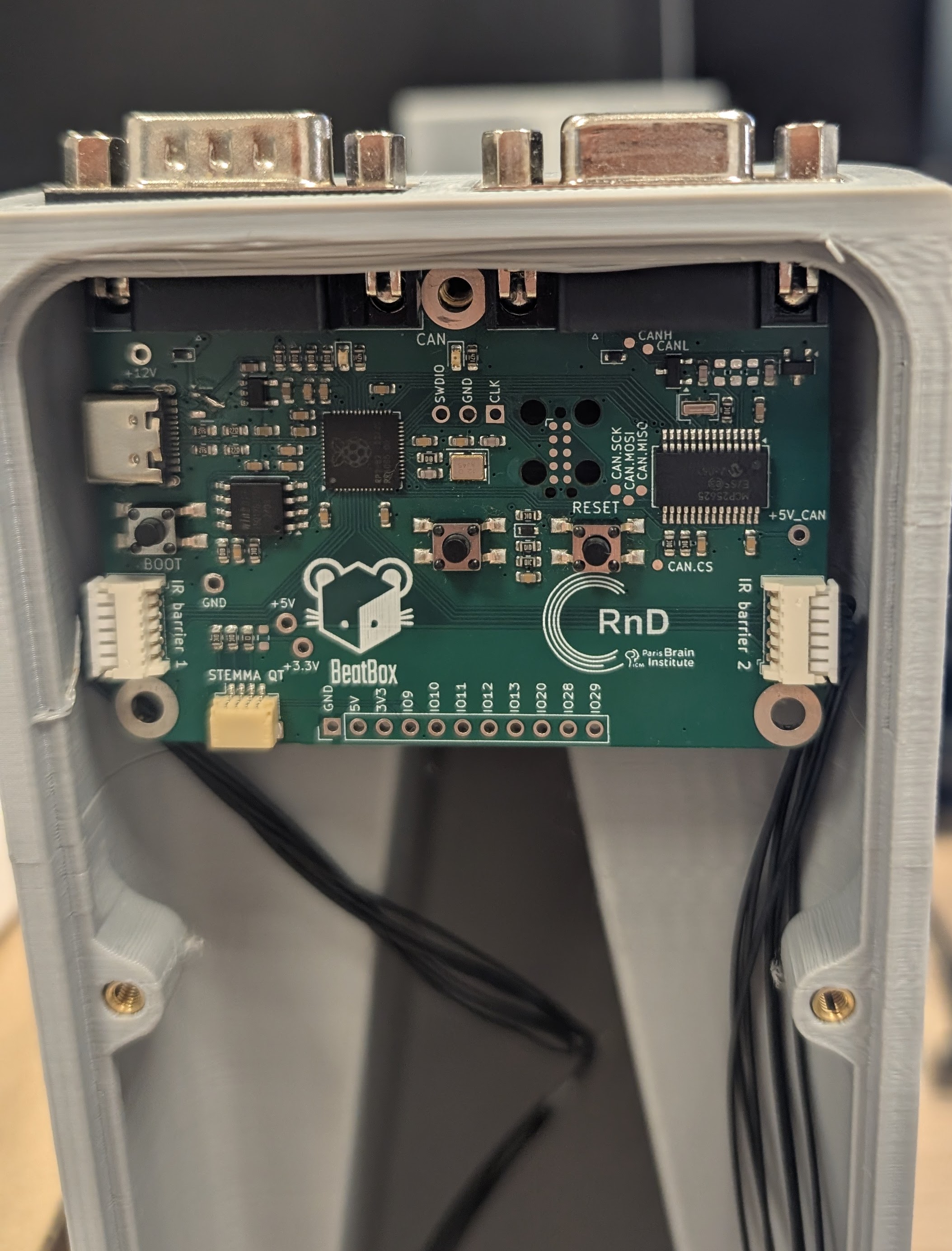 Assembled photobeam gate electronics